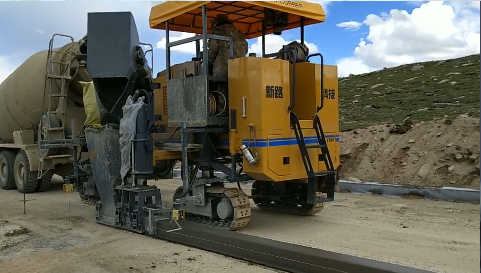 混凝土攤鋪機一天最多能攤鋪多少米？